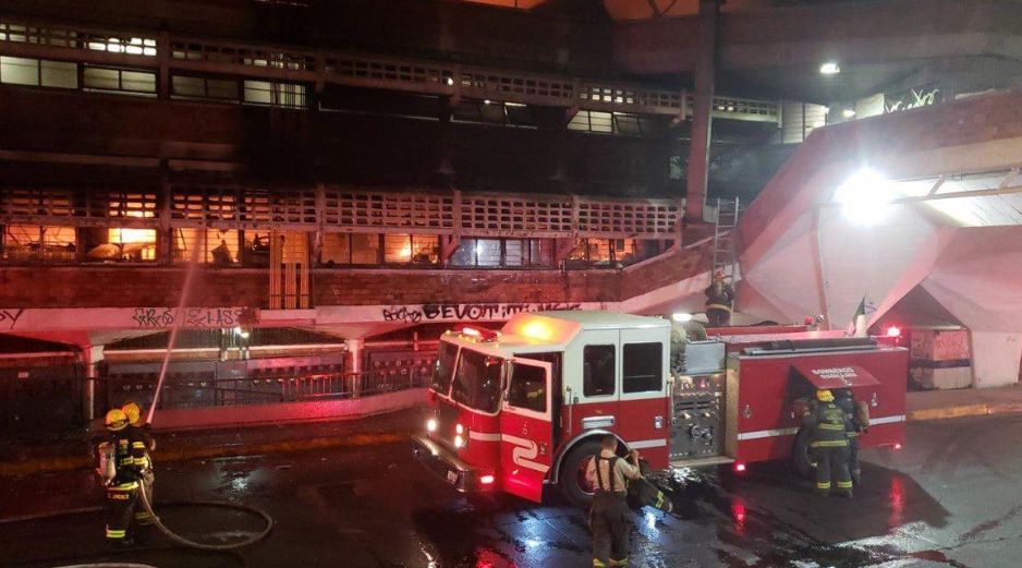 La madrugada de este 31 de marzo se registró un incendio en el Mercado Libertad, también conocido como San Juan de Dios, en Guadalajara. ESPECIAL
