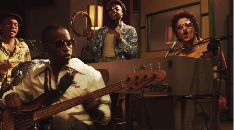 La canción premiada es interpretada por Bruno Mars, que tiene ascendencia hispana, y el rapero y músico estadounidense Anderson Paak, bajo el alias Silk Sonic y fue lanzada en marzo de 2021. YOUTUBE / Bruno Mars