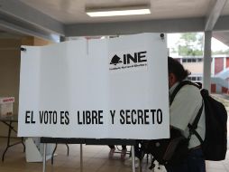 Para que la revocación de mandato sea vinculante deberán asistir a las urnas, mínimo 37.1 millones de votantes. EFE / M. Guzmán