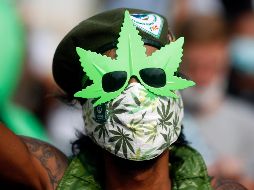 4/20 se ha convertido en sinónimo de hierba y miles de personas se reúnen a conmemorarlo. EFE / R. Yongrit