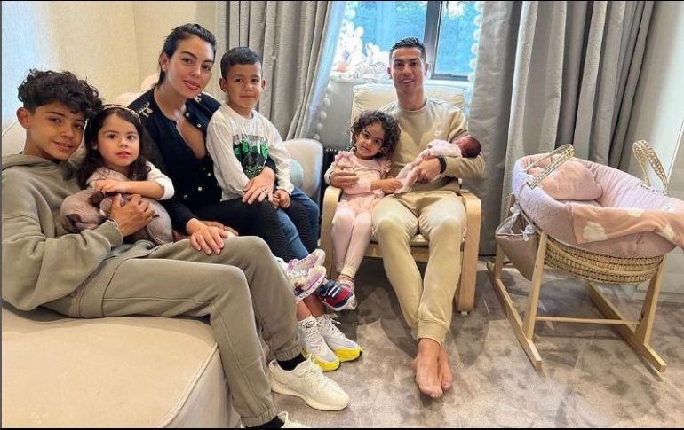 En días pasados fueron Cristiano Ronaldo y su pareja, quienes anunciaron la pérdida de uno de los mellizos que esperaban durante el parto. INSTAGRAM/@ cristiano