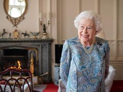 La monarca, que festejó su cumpleaños 96 la semana pasada en privado, posa para los fotógrafos. AFP / D. Lipinski
