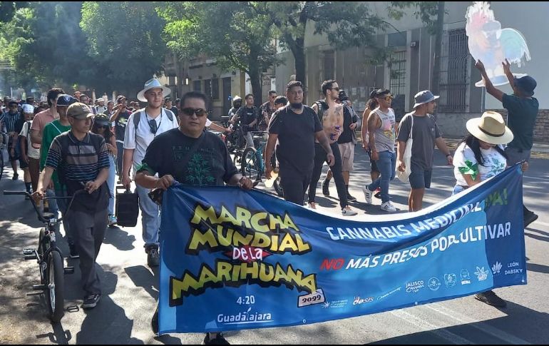 Entre los colectivos que participaron en la marcha estuvieron 4:20 Guadalajara y La Dosis. ESPECIAL