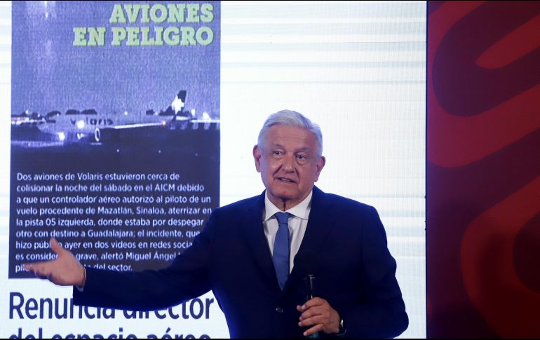 López Obrador hace declaraciones luego de que el pasado 7 de mayo hubo un incidente que casi provoca un choque de aviones en el Aeropuerto Internacional de la Ciudad de México (AICM). EFE / I. Esquivel