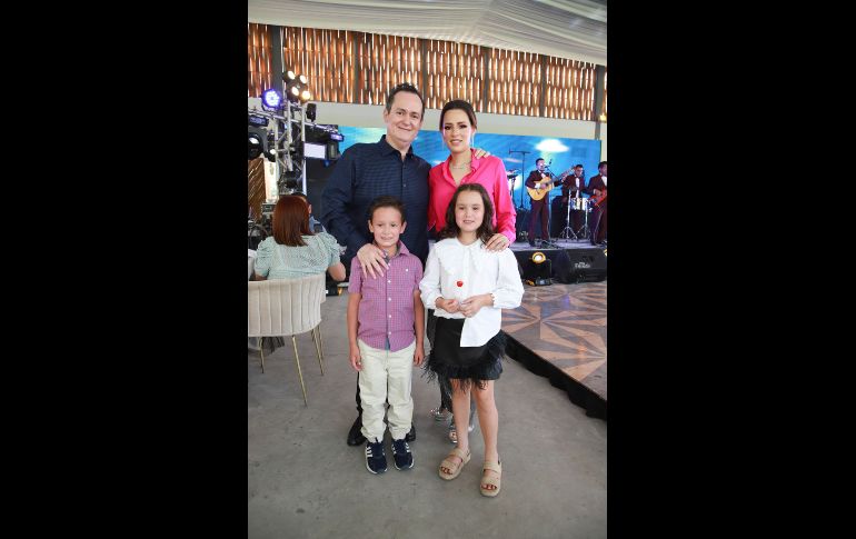 Jorge Barreto, Leticia Barrera, Jorge Barreto y Ale Barreto. GENTE BIEN JALISCO/ Antonio Martínez