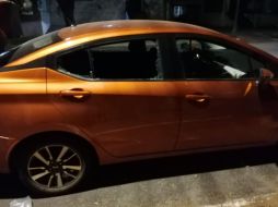 El afectado reconoció sus pertenencias y su vehículo, un Nissan Versa 2021 en color naranja, resultó con daños valorados en 10 mil pesos aproximadamente. ESPECIAL
