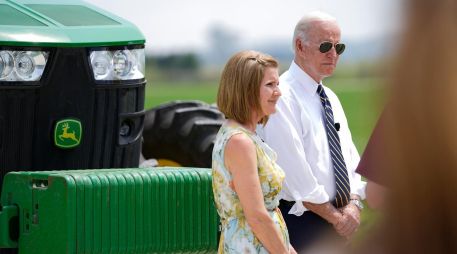 Joe Biden promete importar grandes cantidades de leche en polvo para bebés para combatir la escasez que vive su país. AP/A. Harnik