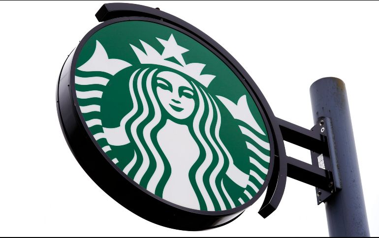 La medida de la cadena de cafeterías Starbucks aplica siempre que el centro más cercanos que ofrezca dichos servicios se encuentre a más de 160 kilómetros. AP / ARCHIVO