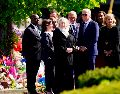 "Jill y yo hemos venido a estar con ustedes, y a las familias, hemos venido a llorar a los muertos con ustedes", dijo Biden. AP / M. Rourke