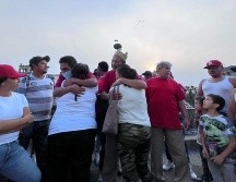 Los pepenadores detenidos fueron recibidos por sus compañeros con abrazos y muestras de apoyo. ESPECIAL