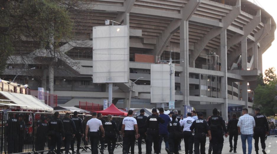 Policías de Guadalajara y Zapopan trabajaron en coordinación durante el partido. Al interior del estadio no hubo incidentes. EL INFORMADOR/A. Camacho