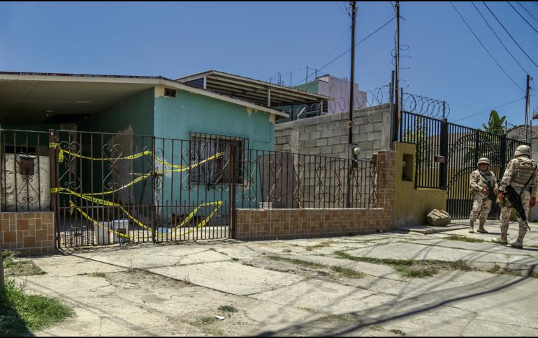 En vivienda localizada en zona industrial de Tijuana se encontró túnel secreto. EFE