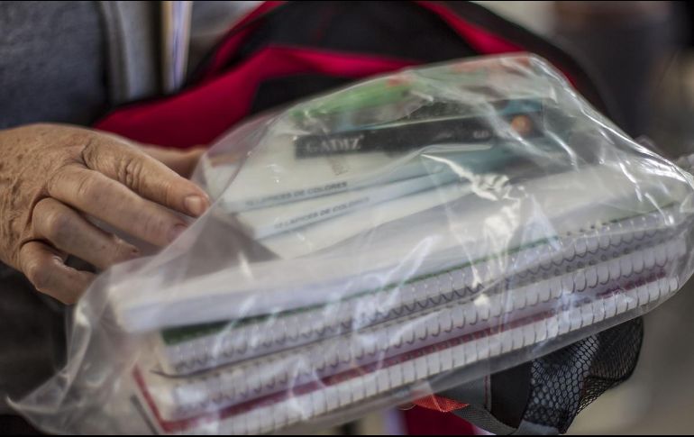Las mochilas, útiles y uniformes se entregarán en dos semanas para terminar antes de que los alumnos salgan de vacaciones. EL INFORMADOR / ARCHIVO