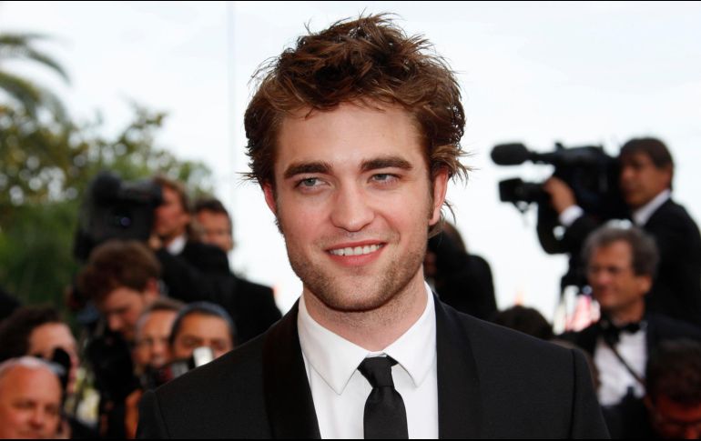 El look que muestra el actor Robert Pattinson en una foto publicada en las redes de la marca no ha sido del agrado de varios usuarios, quienes a través de comentarios han expresado su desacuerdo. AFP / ARCHIVO