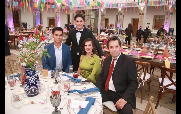 Juan de la Cruz, Dionisio Morales, Maribel Caro y Jorge Pérez. GENTE BIEN JALISCO/Antonio Martínez