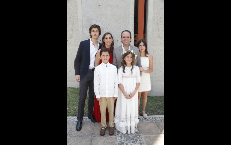 Santiago Gómez España Amescua, Virginia Amescua Hernández, Christian Gómez España Collignon, Regina, Álvaro y María Gómez España Amescua. GENTE BIEN JALISCO/Claudio Jimeno