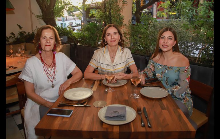 Dora Fafutis, Arlette Chapoy y Michele Becerra. GENTE BIEN JALISCO/Antonio Martínez