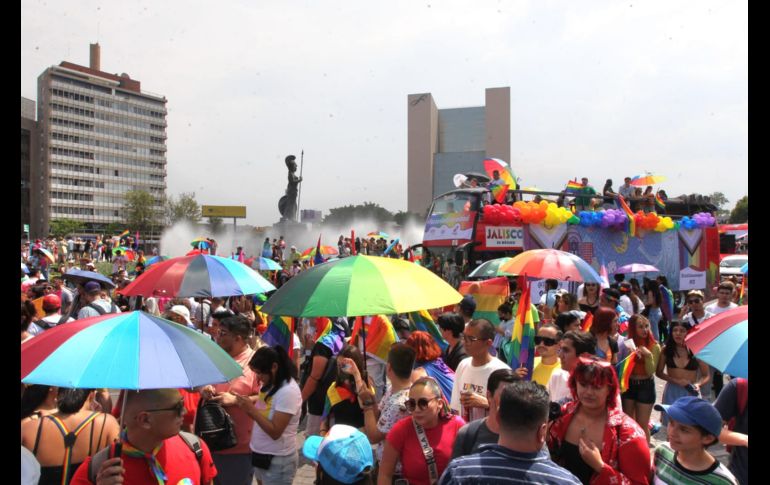 Integrantes de la comunidad lesbiana, gay, bisexual, transgénero, transexual, travesti, intersexual y queer (LGBTTTIQ) tomaron las calles de Guadalajara en el Día del Orgullo.- EL INFORMADOR/ A. CAMACHO