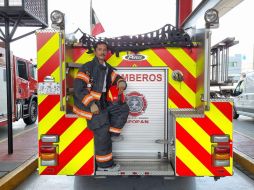 Rogelio Orozco Aguirre combina su trabajo, como capitán de bomberos en Zapopan, con la crianza de sus 11 hijos. EL INFORMADOR