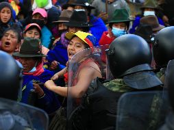 Miles de indígenas intentaron entrar al Congreso de Ecuador este jueves, en el undécimo día de protestas contra el gobierno. EFE/J. Jácome