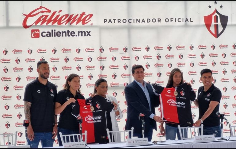Con el Estadio Jalisco como escenario, este miércoles los rojinegros presentaron a su nuevo patrocinador. ESPECIAL