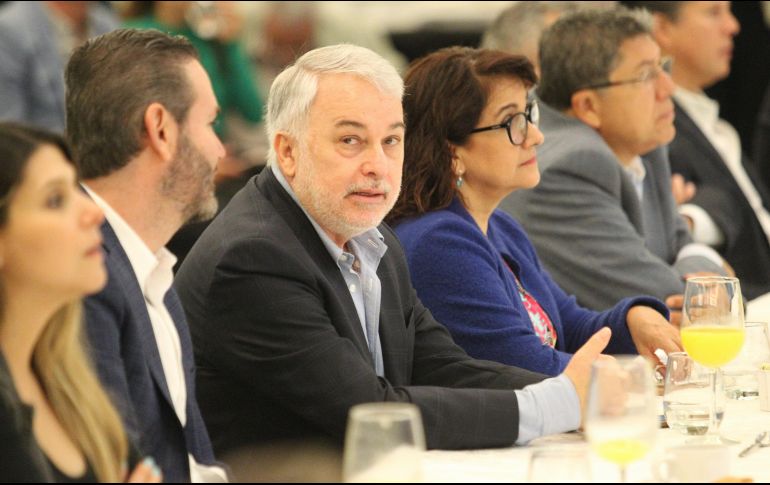González Márquez asistió a la conferencia “Situación Política en el País, con miras a 2024” impartida por el diputado federal panista, Santiago Creel Miranda. EL INFORMADOR / A. Camacho