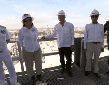 El Presidente y su comitiva efectúan un recorrido por las instalaciones de la nueva refinería de Dos Bocas, en el cual Rocío Nahle le informa los detalles de la obra. FACEBOOK / Andrés Manuel López Obrador