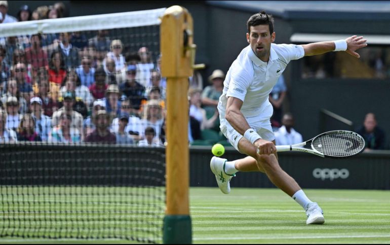 A sus 35 años, Novak Djokovic aspira a un cuarto título consecutivo en Wimbledon, algo de lo que sólo Pete Sampras, Björn Borg y Roger Federer pueden presumir. AFP / G. Kirk
