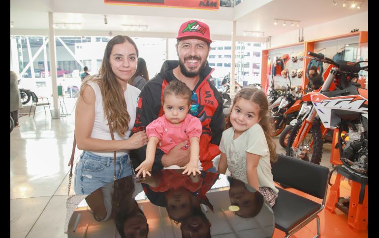 Alejandra Gómez, Renata López, Jorge Dargox y Sofía López. GENTE BIEN JALISCO/Antonio Martínez