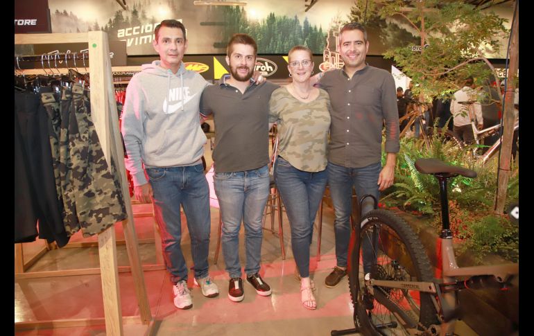 Alberto Castanedo, Enrique Martínez, Claudia Cordero y Miguel Ángel Martínez. GENTE BIEN JALISCO/Antonio Martínez