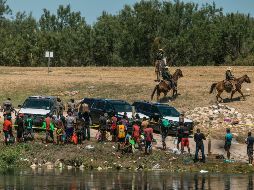 El gobernador de Texas, Greg Abbott, informó que autorizó a la Guardia Nacional y al Departamento de Seguridad Pública Estatal regresar a los migrantes ilegales que estén en la frontera. AP / ARCHIVO