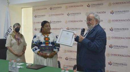 Claudia Morales Reza,  nueva titular del Consejo Nacional Para Prevenir la Discriminación (Conapred) y Alejandro Encinas, subsecretario de Gobernación. ESPECIAL