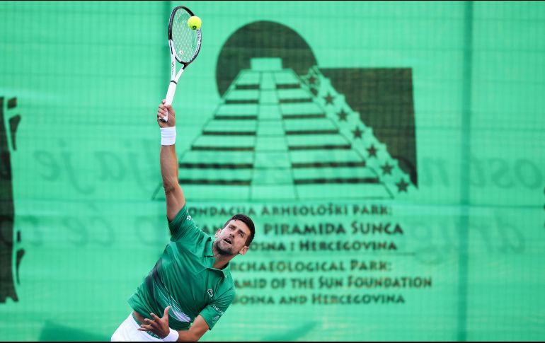 En un mensaje de paz, el serbio Novak Djokovic jugó con tenistas de otras de las nacionalidades que formaron parte de Yugoslavia. AP/A. Durgut