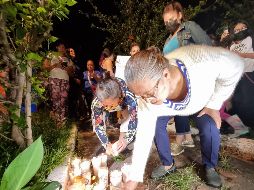 Asistentes a una manifestación encienden velas en honor a Luz. EL INFORMADOR/G. Gallo