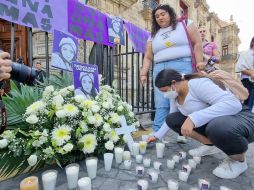 Las manifestantes colocaron un altar en honor a Luz Raquel. EL INFORMADOR / G. Gallo