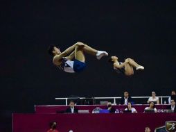 La dupla integrada por Aixa De León y Donovan Guevara, en la prueba sincronizados, categoría 15-16 de la gimnasia de trampolín, consiguió el oro 389. TWITTER/@codejalisco
