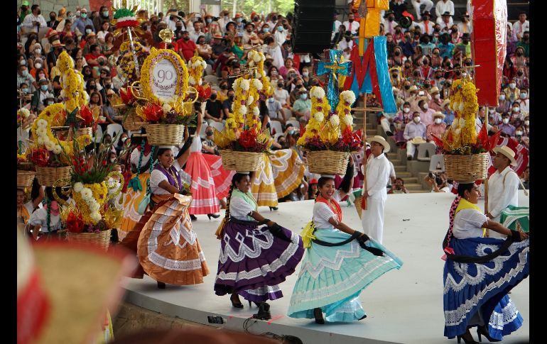Cientos de personas se dieron cita en el primer Lunes del Cerro de este 2022. EFE/D. Ricardez