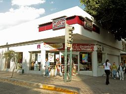 De acuerdo con Femsa, el ticket promedio en Oxxo creció 11.8%, con lo que los clientes aumentaron su gasto en dichos establecimientos de 44.8 a 50.1 pesos. EL INFORMADOR / ARCHIVO