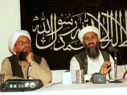 Zawahiri (i) fue el cerebro de los ataques terroristas del 11 de septiembre de 2001, junto con Bin Laden (d). AP/ARCHIVO