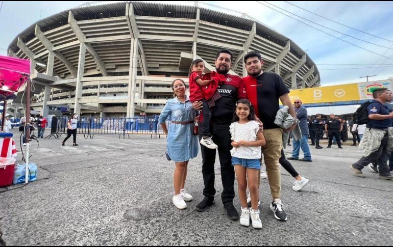 Familias han arribado al Coloso de la Calzada Independencia. EL INFORMADOR/A. NAVARRO