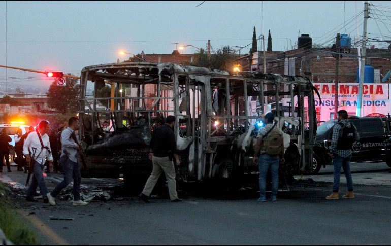 Tras un enfrentamiento entre criminales y policías, se registraron varios bloqueos en Jalisco. AFP / U. Ruiz