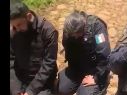 Los cuatro policías de Concepción de Buenos Aires se ven arrodillados en el video. ESPECIAL