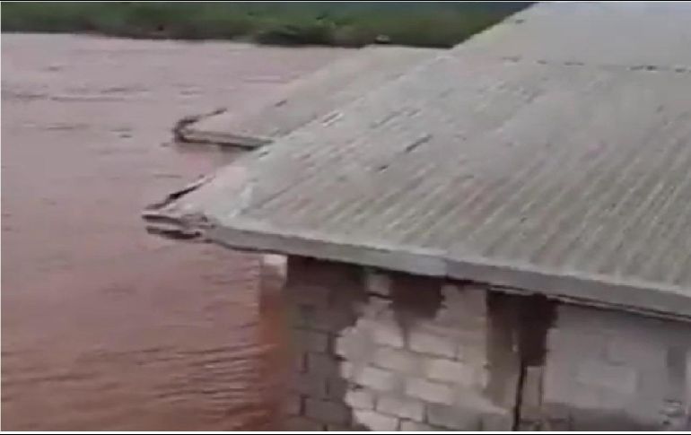 Miles de familias de Empalme y Guaymas se encuentran inundadas a raíz de las fuertes lluvias que provocaron el rompimiento parcial del Bordo Regulador Fusible de Ortiz. ESPECIAL