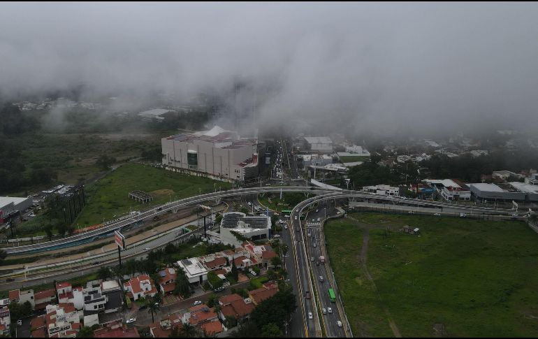 De acuerdo con Protección Civil, la neblina es la suspensión en la atmósfera de gotas microscópicas de agua o de núcleos higroscópicos húmedos. EL INFORMADOR / A. Navarro