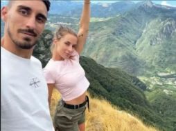 Andrea Mazzetto, de 30 años, tomó la foto el sábado con su prometida Sara Bragante mientras escalaba el Altar Knotto. ESPECIAL