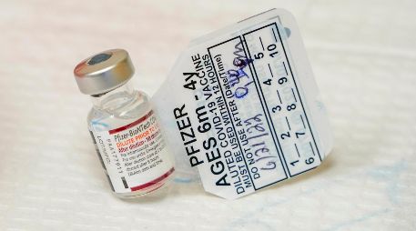 La nueva actualización analizó los diagnósticos de COVID-19 reportados entre marzo y junio en el estudio actual de Pfizer sobre la vacuna de tres dosis. AP/M. Altaffer