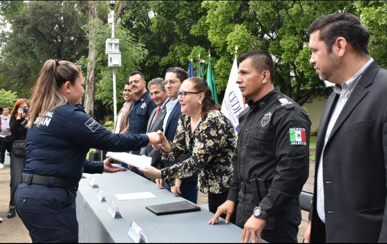 176 policías de diferentes corporaciones de Jalisco y personal administrativo recibió la capacitación. ESPECIAL