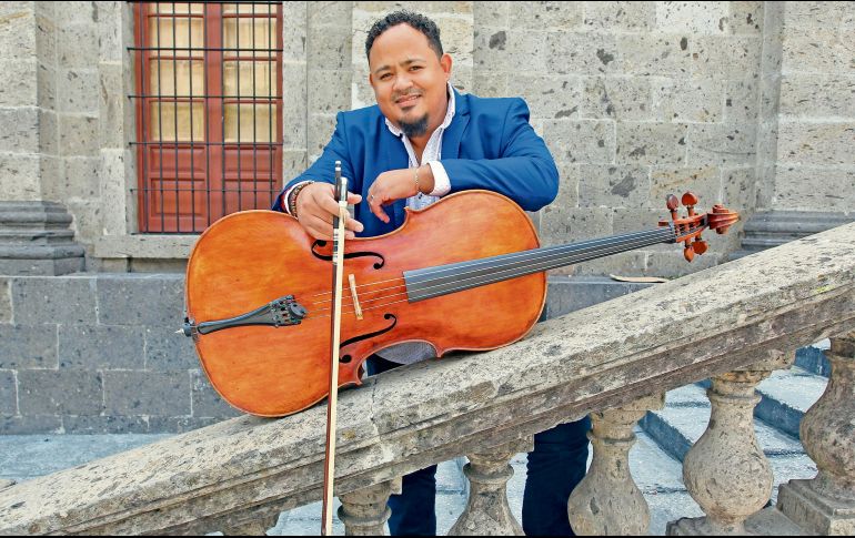 El músico de origen venezolano tiene una trayectoria de 24 años como chelista. EL INFORMADOR/ A. Camacho