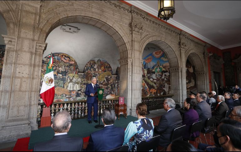 López Obrador sólo habló unos segundos sobre sus obras ambientales y culturales. EFE/M. Guzmán
