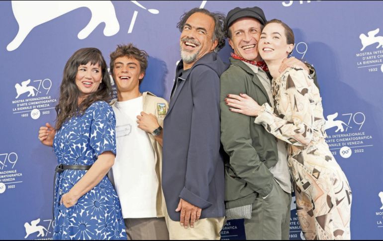 De izquierda a derecha: Griselda Siciliani, Iker Sánchez Solano, Alejandro González Iñárritu, Daniel Giménez Cacho y  Ximena Lamadrid. AP